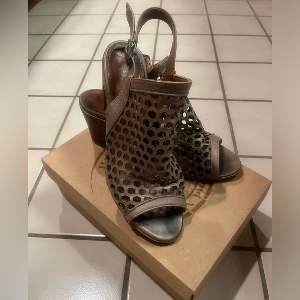 Bueno summer heel, well loved